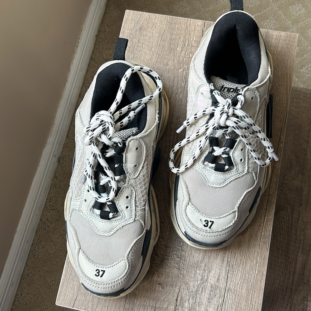 Balenciaga Triple S sneakers - Picture 2 of 6